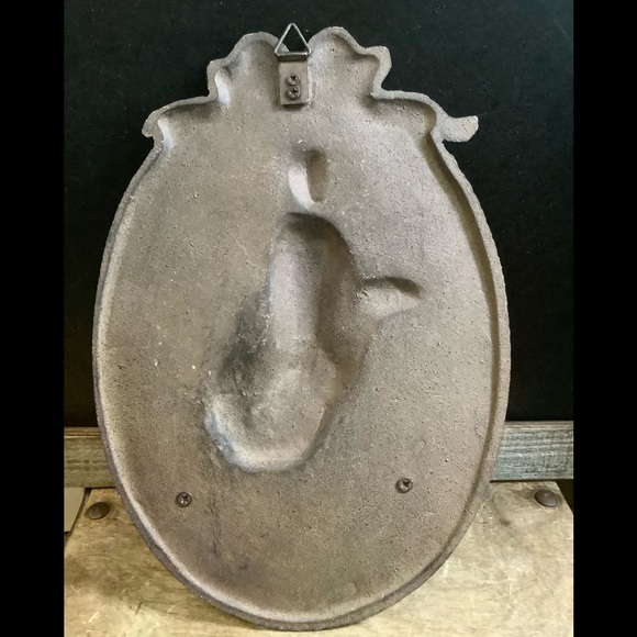 Cast Iron 2 Hook Wall Plaque-European Lady #2 - Picture 3 of 12